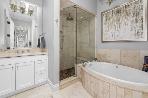 2111 Grace St, Chicago IL 60618-4901 exterior