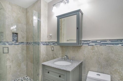 1423 Shadowlawn Dr, Naples FL 34112-4850 exterior