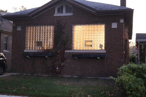 8240 Dante Ave, Chicago, IL 60619-4624