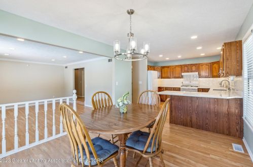 502 Brunswick Dr, Dewitt MI 48820-9189 exterior