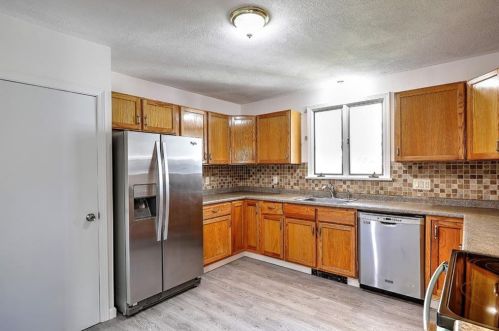 136 9th St, Providence RI 02906-2931 exterior