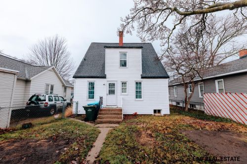 2260 Torrent St, Meskegon, MI 49441-1563