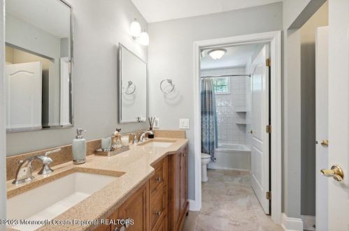 54 Country Vw Dr, East Freehold NJ 07728-9024 exterior