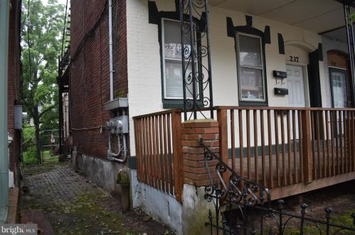 237 Spring St, Trenton, NJ 08618-4692