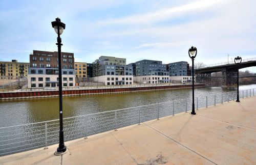 1902 Commerce St, Milwaukee, WI 53212-3489