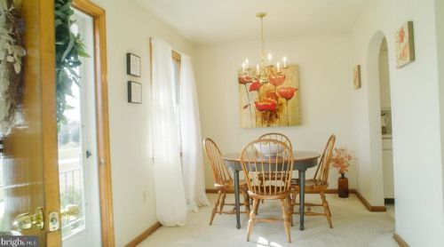 22 Lincoln Dr, Hanover PA 17331-4906 exterior