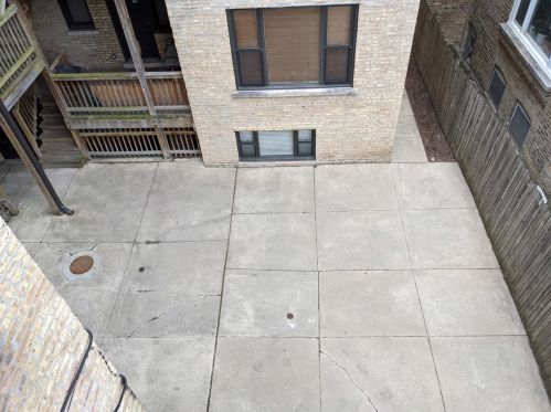 3918 Roscoe St, Chicago IL  60618-5114 exterior