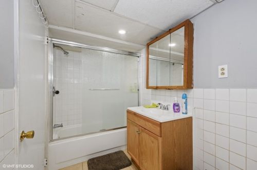 6710 Artesian Ave, Chicago IL 60645-5301 exterior