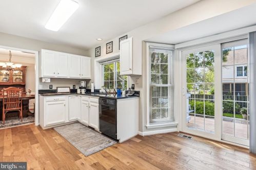 803 Catoctin Cir, Leesburg VA 20176-4951 exterior