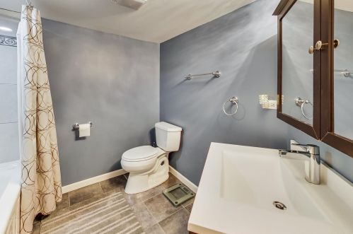 8236 Berwyn Ave, Chicago IL 60656-1455 exterior