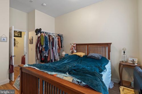 1336 Girard Ave, Philadelphia PA 19122-4212 exterior