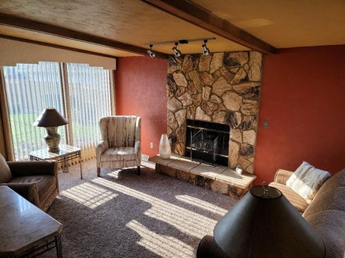 5829 Honey Crk Dr, Milwaukee WI 53221-4017 exterior