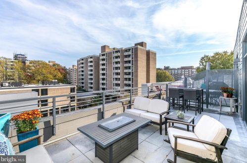 525 Water St, Washington DC  20024 exterior