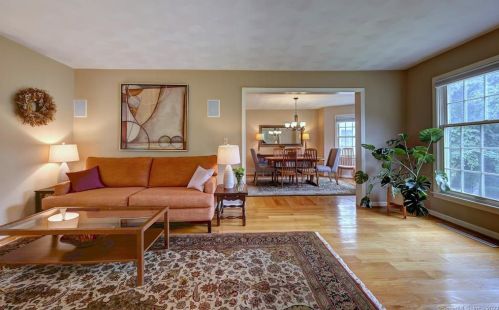 55 Mtn Brk Rd, North Haven CT 06473-1019 exterior