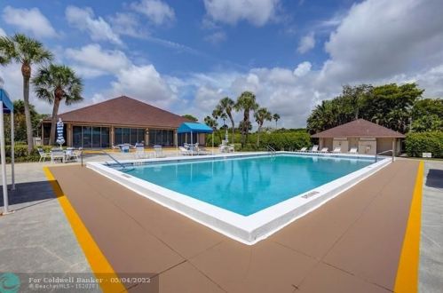 3 Mayfair Ln, Boynton Beach FL 33426-7717 exterior