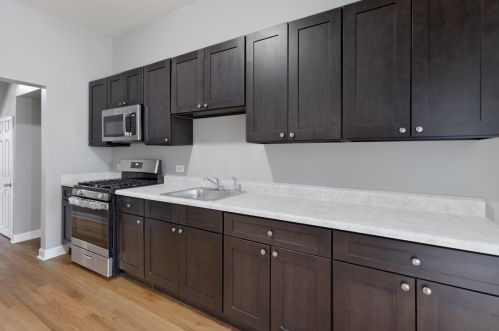 6524 Eberhart Ave, Chicago IL 60637-3206 exterior