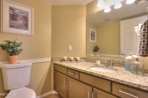 4331 Amberwood Dr, Phoenix AZ 85045-4209 exterior