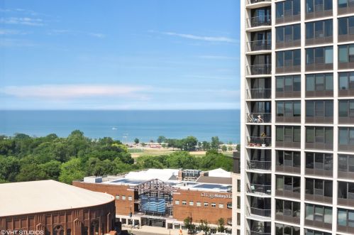 1540 La Salle Dr, Chicago IL  60610-1349 exterior