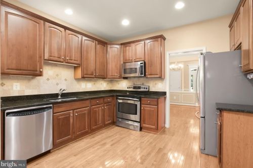 8266 Academy Rd, Ellicott, MD 21043-5519