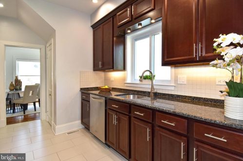 1023 19 St, Arlington VA 22202-1611 exterior