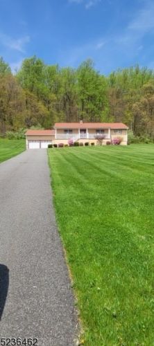 533 Rockport Rd, Hackettstown NJ 07840-5224 exterior