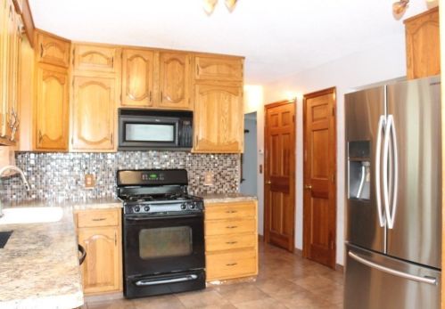 233 Savoy Ave, Springfield, MA 01104-2065