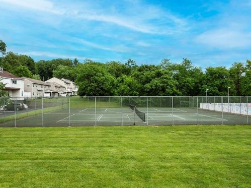 651 Newport Dr, Pittsburgh PA  15235-3226 exterior