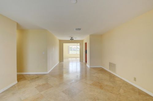 2390 14 Ave, Boynton Beach FL 33426-5871 exterior