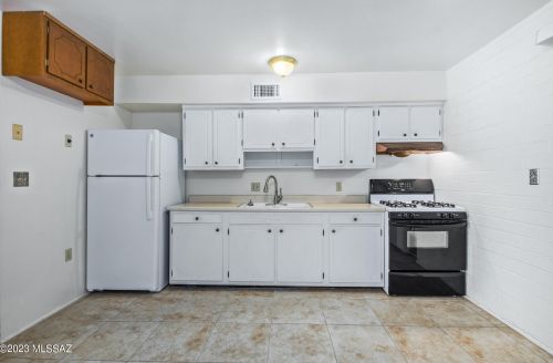 414 Silverbell Rd, Tucson AZ 85745-9385 exterior