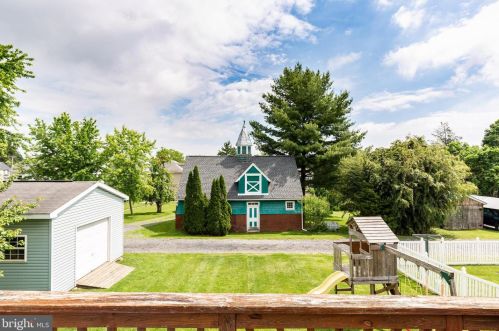 20 Colonial Ct, Littlestown PA 17340-1528 exterior