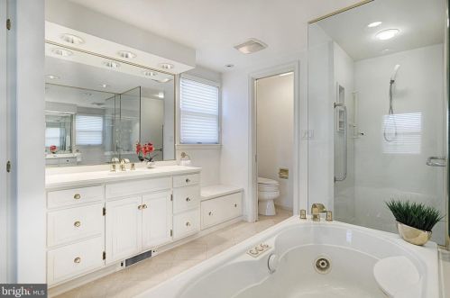 869 Fairview Dr, Hanover PA 17331-9747 exterior