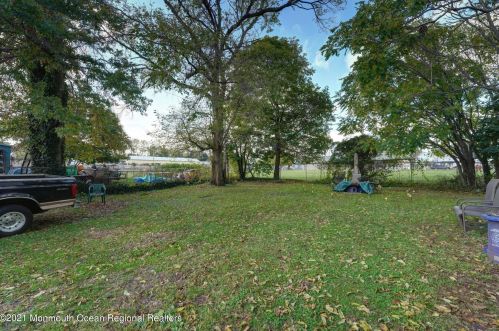 3 1 St, East Freehold NJ 07728-2453 exterior