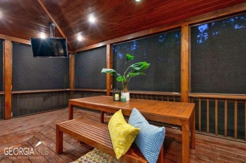 620 Colebrook Ct, Atlanta GA  30327-4710 exterior