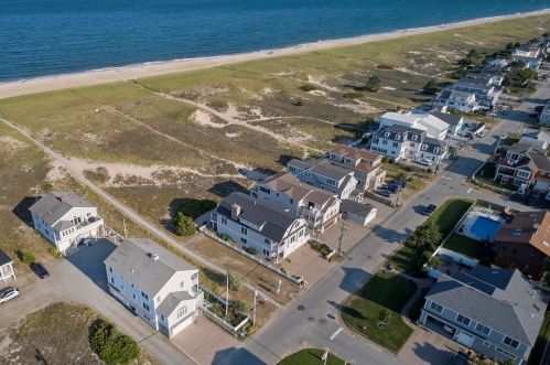 49 Atlantic Ave, Seabrook, NH 03874-4808