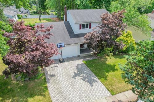 35 Sandalwood Dr, Edison, NJ 08820-1231