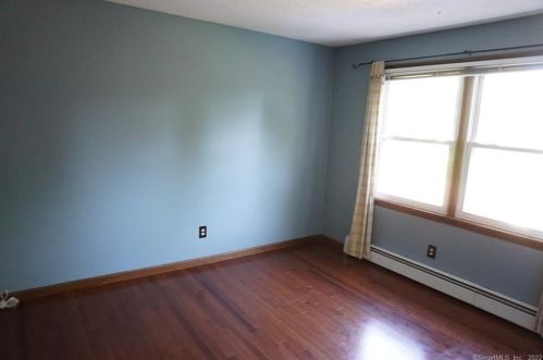 149 Maple St, Manchester CT 06040-6105 exterior