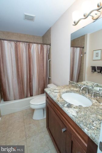 699 Longview Dr, Huntingdon Valley PA 19006-2219 exterior