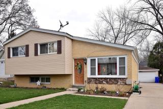 423 Williston St, Wheaton, IL 60187-5979