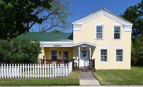 514 Kalamazoo St, Paw Paw MI 49079-1130 exterior