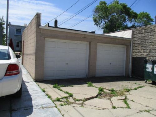 7728 National Ave, Milwaukee, WI 53214-4657