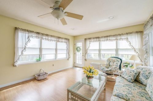 10 Montclair Dr, Enfield CT 06082-3025 exterior