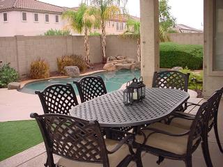 2725 Redwood Ln, Phoenix AZ  85045-2249 exterior