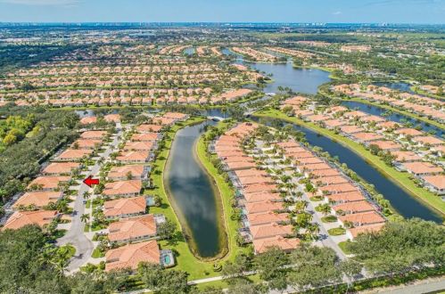 4596 Pasadena Ct, Naples FL 34109-1371 exterior