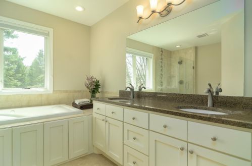 1282 Donegal Dr, Saint Paul MN 55125-3306 exterior