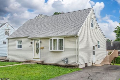 22 Hillside Dr, Paterson, NJ 07508-2820