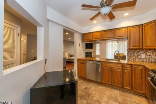 44 Amethyst Ln, Paterson NJ  07501-3359 exterior