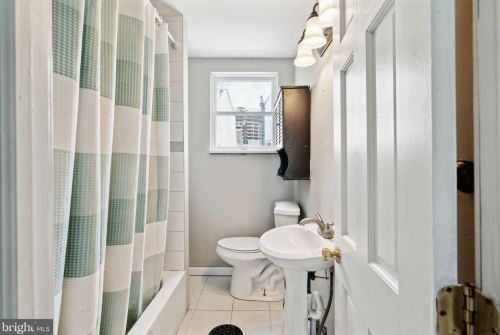 2607 Christian St, Philadelphia PA 19147-3612 exterior