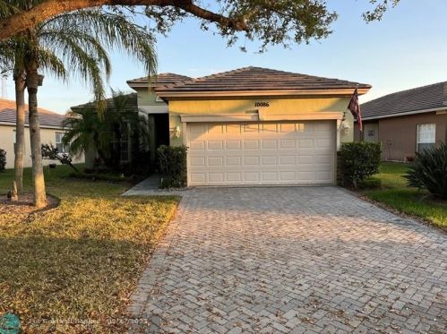 10086 Chadwick Dr, Fort Pierce FL  34987-2418 exterior