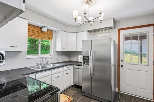 50 Kenneth Dr, Pittsburgh PA 15223-1204 exterior