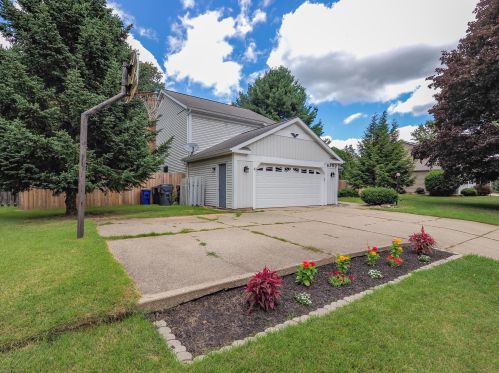 6303 Eagle Rdg Dr, Kalamazoo MI 49004-8677 exterior